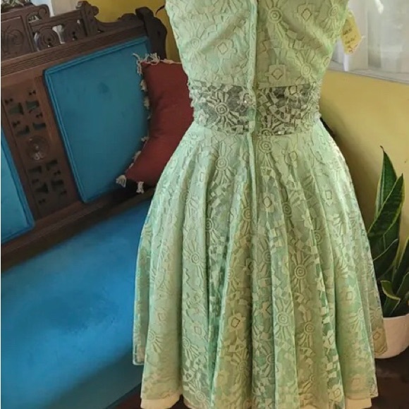 Vintage 1960s, 
House of NuMode cocktail dress sheer beaded midriff.
US 4. - Picture 5 of 9